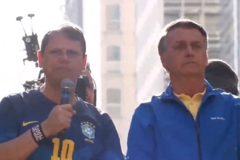 A missão do capitão não acabou: Tarcísio exalta Bolsonaro e pede 'fora, PT' em ato histórico